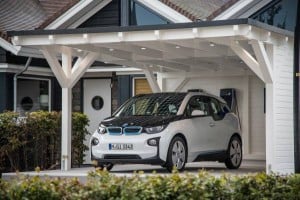 P90138767-der-bmw-i3-solar-carport-11-2013-600px